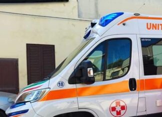 Grosseto, due persone muoiono in un incidente stradale Ambulanza