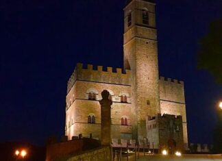 A Poppi si illumina il castello medievale