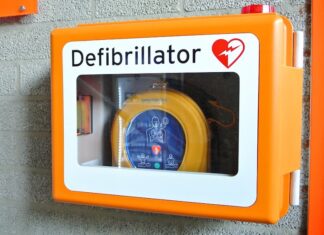 Livorno, defibrillatore installato all’esterno della curva sud dello stadio Defibrillatore
