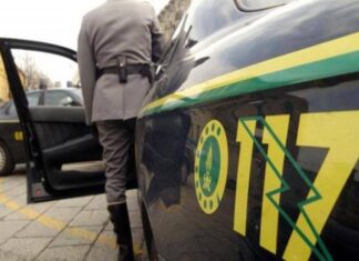 Arezzo, cinque persone indagate per abusivismo finanziario Maxi frode fiscale, evasione milionaria. Sette denunciati