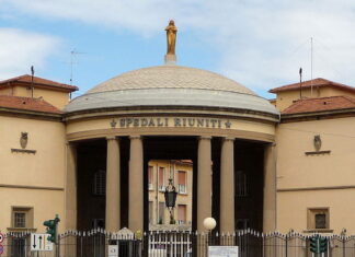 Isola d’Elba, travolta da persiana mentre passeggia. Gravissima L'ospedale di Livorno