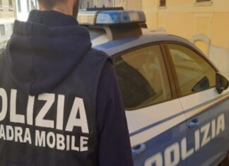 Firenze, ragazzi aggrediti con taglierino La Polizia indaga su un'aggressione all'uscita di una scuola di Firenze