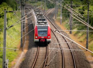 Un treno speciale per l’Ucraina, dalla Toscana un carico di aiuti umanitari treno