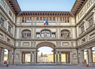 Firenze, cerca di entrare agli Uffizi con un coltello