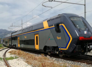 Pisa, 17enne si arrampica su un treno: folgorato