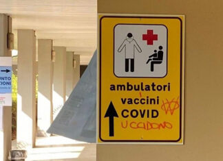 Lucca, scritte contro il green pass alla Cittadella della Salute