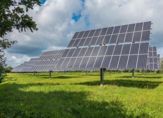 Rifiuti, energia e acqua: Toscana verso la multiutility pannelli solari energia rinnovabile