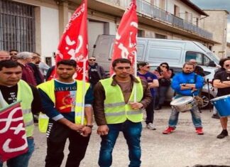 Sansepolcro, ditta assume operai pakistani licenziati con chat manifestazione opeeria pakistani