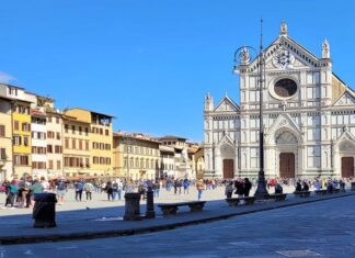 Firenze vara la movida sostenibile con presidio di steward Firenze Piazza Santa Croce