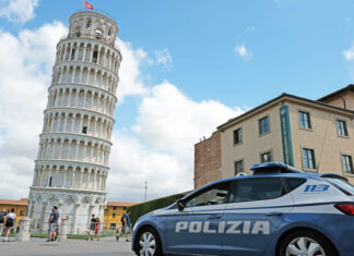 Pisa, minaccia la madre e picchia il fratello. Arrestato La Polizia ha arrestato a Pisa per tentato omicidio ragazzo di 24 anni