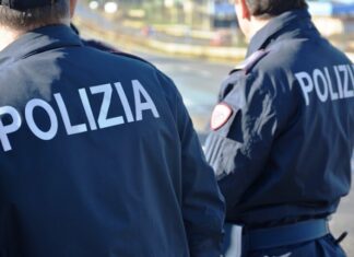 Firenze, utilizzano indebitamente carta di credito per acquistare 36 pacchetti sigarette, arrestati Polizia di Stato