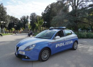 Prato, controlli nel quartiere Chiesanuova: la Polizia ha identificato circa 100 persone Polizia Firenze