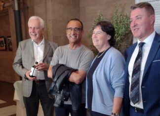 Carlo Conti ambasciatore degli extravergine Dop e Igp toscani