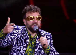 Dargen D’Amico apre il Festival Le Crociere di Orbetello