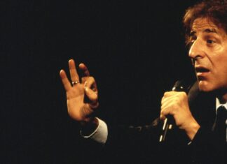 Camaiore, al Festival Gaber la comicità protagonista Giorgio Gaber musica spettacolo