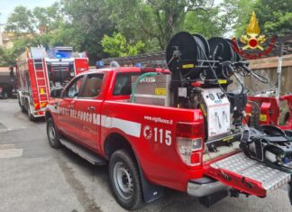 Livorno, incendio in un appartamento. Salva una donna di 80 anni