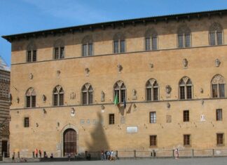 Pistoia, sottratti 13 milioni a due anziani. Famiglia arrestata