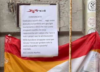 Livorno, strappata bandiera Arcigay a pochi giorni da Toscana Pride