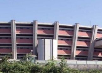 Firenze, sparatoria nel condominio: arrestata compagna del 52enne ferito Il carcere di Sollicciano a Firenze