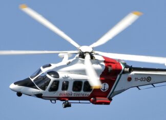 Montecristo, cade sul traghetto. Soccorsa da Guardia Costiera