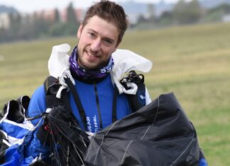 Paracadutista di Viareggio muore durante lancio al Campovolo