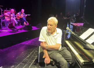 Si alza il sipario su Lucca Summer Festival. Oltre 100mila in piazza