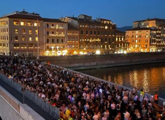 Pisa, ragazza precipita dalle spallette sull’Arno durante la Luminara. E’ grave