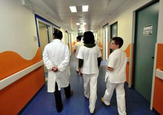 Aggressioni a operatori sanitari, Gip Ruberto: “Medici denunciate, legge c’è e punisce severamente”