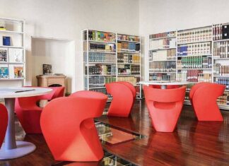 Arezzo, bloccati in ascensore. Salvati con spiragli di aria