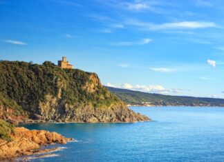 Forte odore di gas lungo la costa livornese