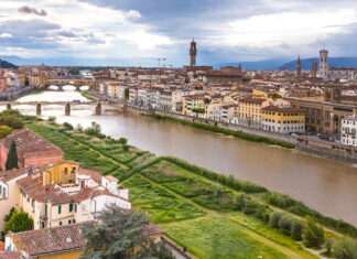 Firenze come Parigi: porte chiuse nei negozi con aria condizionata