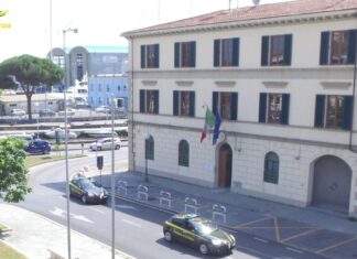 Lucca, 11 denunciati nel settore nautico per truffa