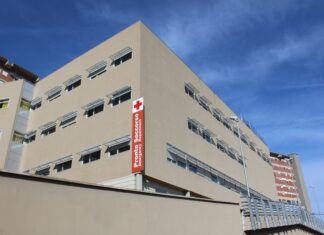 Gavorrano, auto prende fuoco: cinque feriti Pronto soccorso in Toscana. Anche gli infermieri minacciano dimissioni