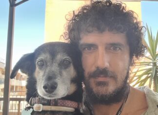 Andrea Rivera a Calci con lo spettacolo ‘Et citofono casa’