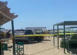 Forte dei Marmi, auto fuori controllo irrompe al Bagno Piero
