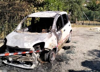 Carrara, a fuoco due auto di dirigente Forza Italia