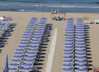 Lido di Camaiore, due uomini morti in mare