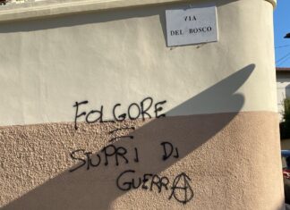 Livorno, scritta offensiva sul muro contro la Folgore