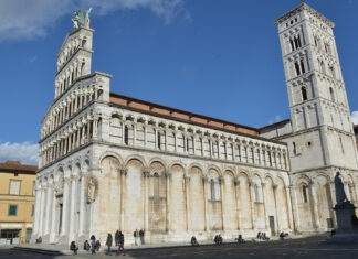 Lucca, vietato dormire sulle panchine pubbliche