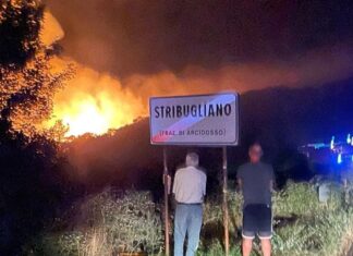 Ancora fiamme in Maremma. Elicotteri e Canadair in azione