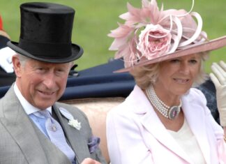 Soci, re Carlo III ordina un cappotto in panno Casentino