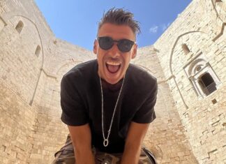 Francesco Gabbani protagonista in piazza dei Cavalieri a Pisa
