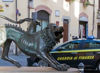 Arezzo, imprenditore con 37 lavoratori irregolari