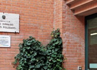 Montepulciano, cellulari vietati a scuola a studenti e prof