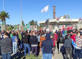 Scarlino, 41 esuberi Venator. Lavoratori in sciopero