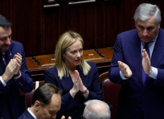 Giorgia Meloni: “Raga’, anche meno. Così finiamo alle due”