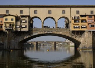 Firenze, il primo restauro nella storia di Ponte Vecchio