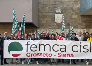 Follonica, sciopero e manifestazione Venator: “No licenziamenti”