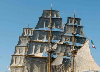 La nave più bella del mondo è tornata a Livorno