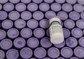 Covid, caratteristiche genetiche influenzano risposta a vaccino: lo studio